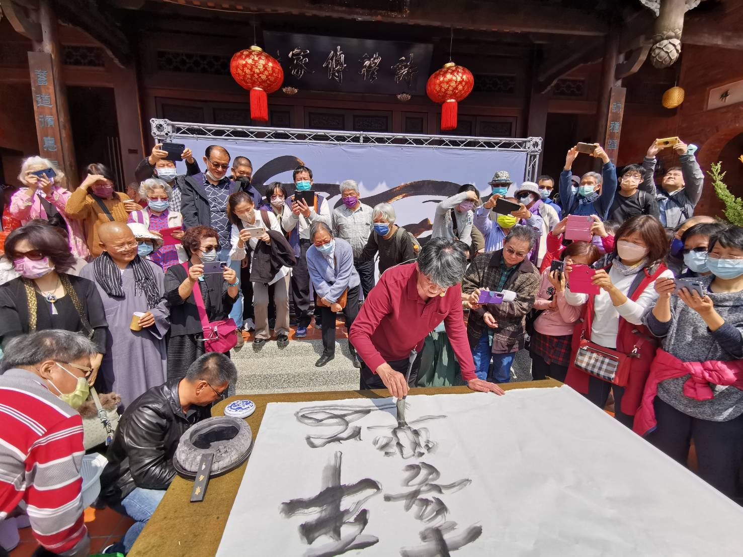 書法大師吳季如在台灣民俗文物館揮毫創作