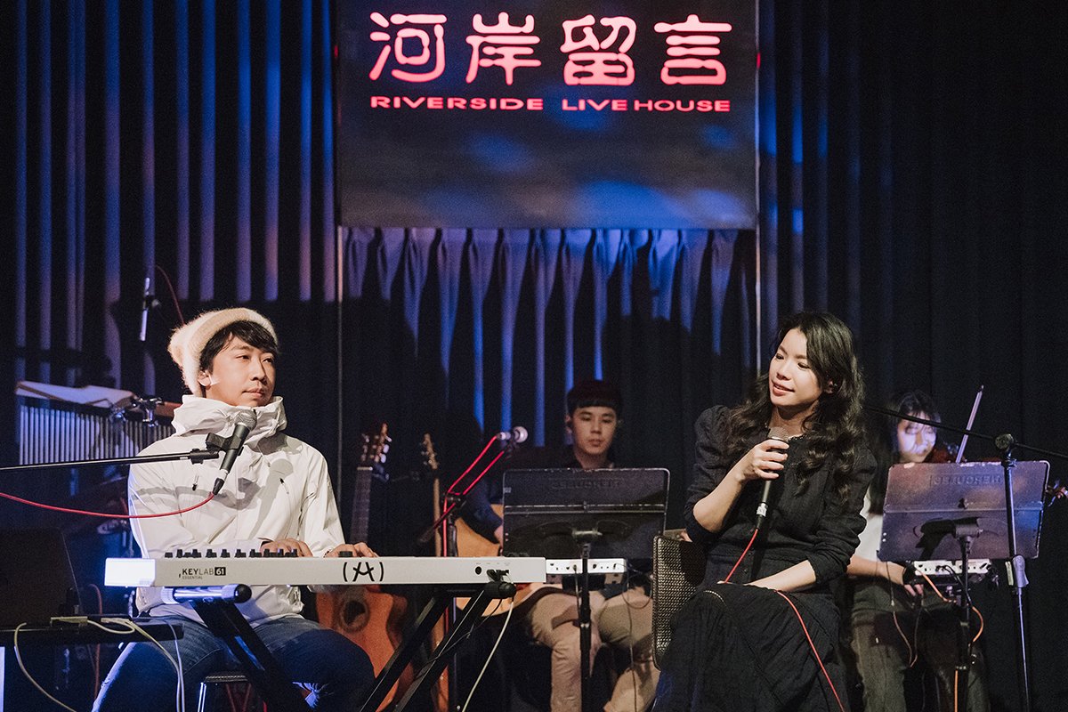 與周蕙革命情感深厚 深白鼓起勇氣邀周蕙當演唱會嘉賓 2 深白色二人組演唱會 1