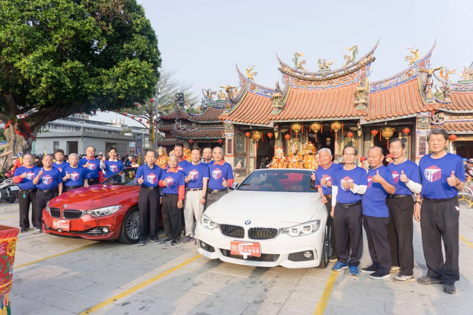 萬和宮董監事迎接媽祖前導車