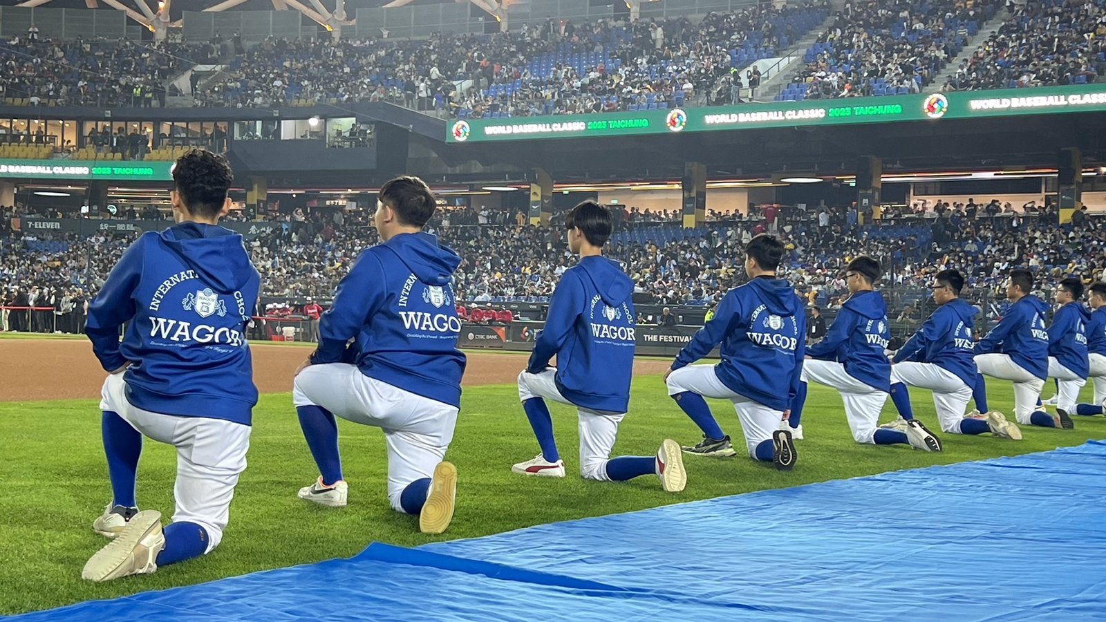 葳格國際學校高中部學生在WBC世界經典棒球賽現場