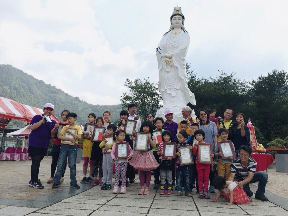 每年在三月時節，南投縣埔里鎭鯉魚潭都會辦理「好山、好水、好空氣寫生比賽」