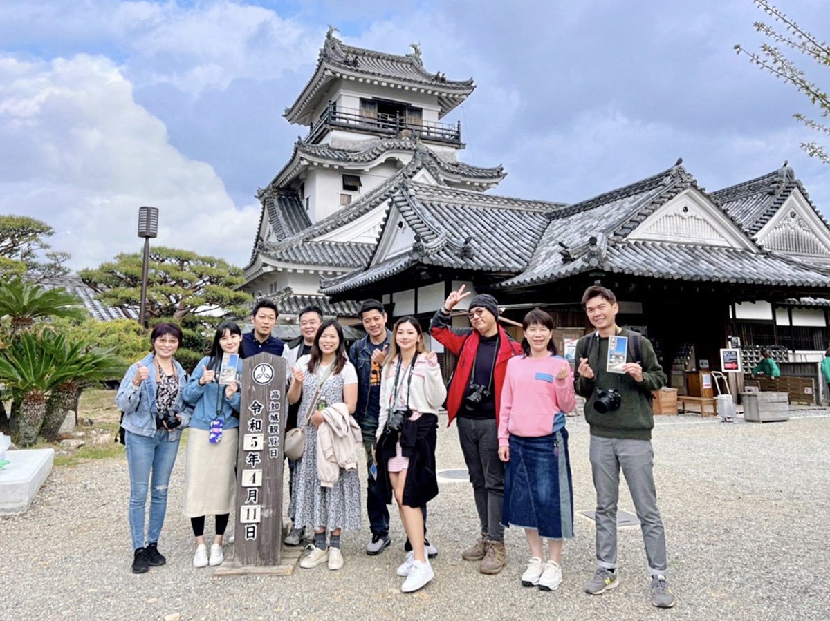 5/10虎航直飛高知「璀璨四國 星動高知」 五天四夜高知深度之旅 (下) 8 「土佐之鄉」是位在高知市區的複合型設施,在這裡可以選購在地伴手禮回去送好友,是個經濟又實惠的地方
