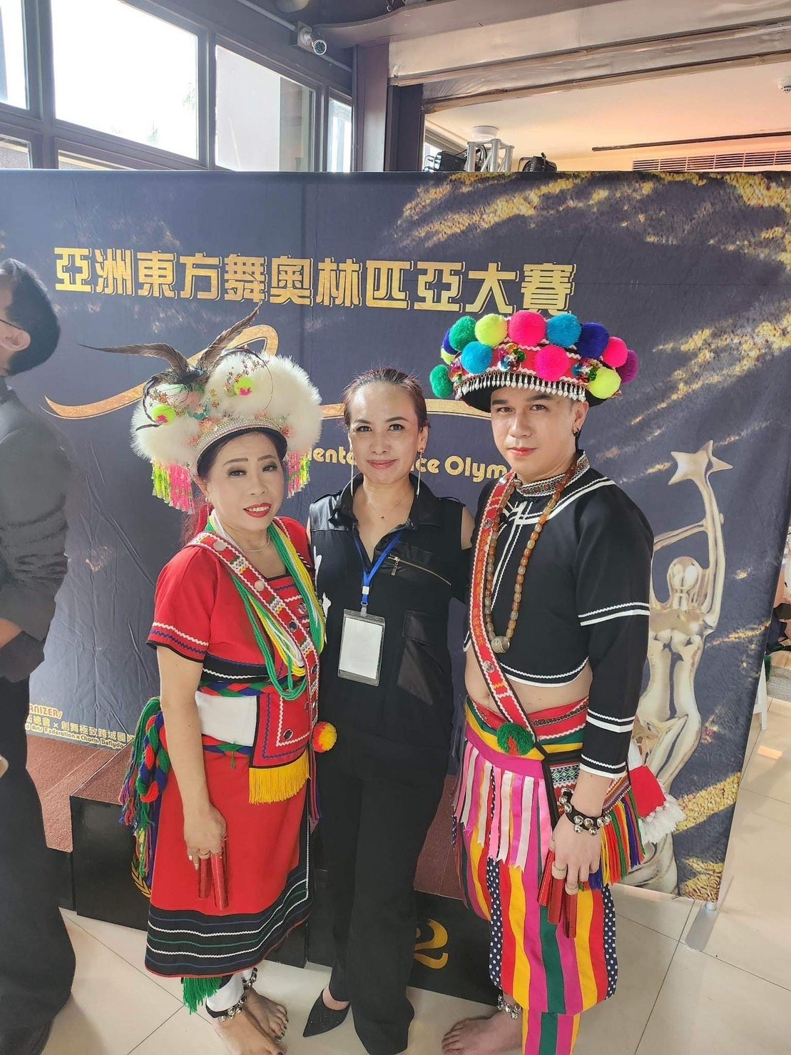 凱祐（右）和媽媽（左）在亞洲東方舞奧林匹亞大賽獲得亞軍。（凱祐提供）