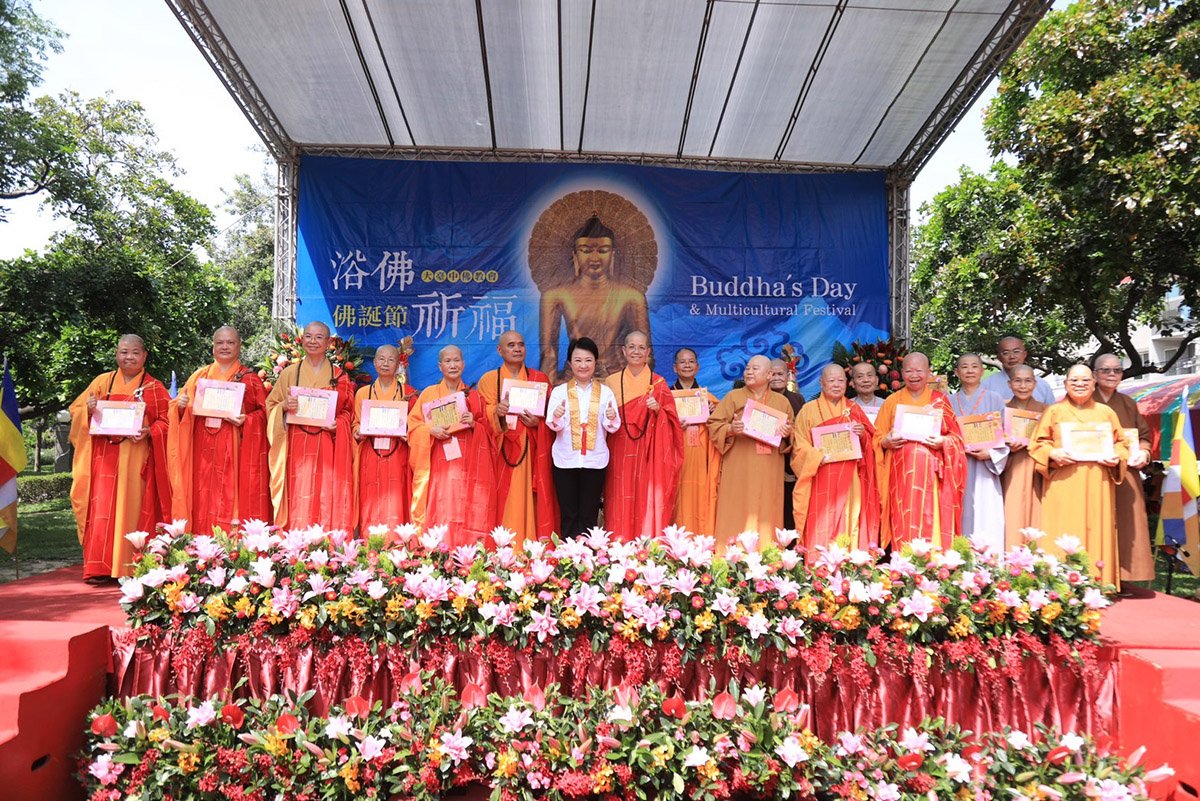 大台中佛教會暨所屬寺廟團體16日舉行浴佛祈福大法會 1 大台中佛教會浴佛祈福盛典