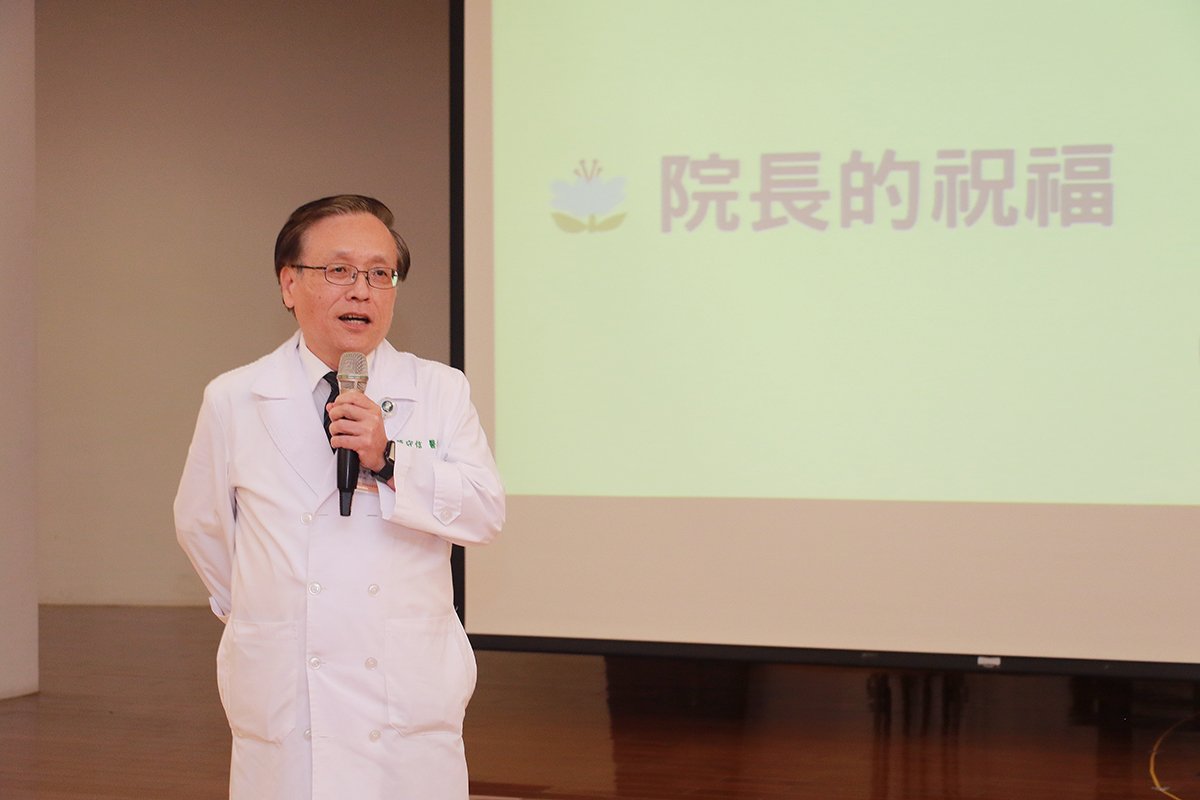 臺中慈濟醫院 慶祝國際護理師節 準時下班列任務指標 3 簡守信院長致辭許諾讓護理師準時下班。