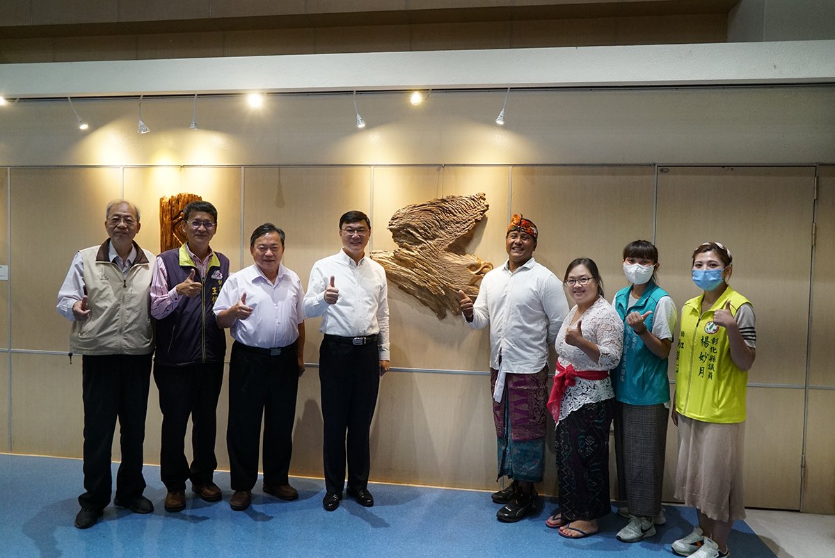 雕刻刀下的峇里島 馬爹木雕個展鹿港鎮圖書藝文中心展出 1 DSC01311