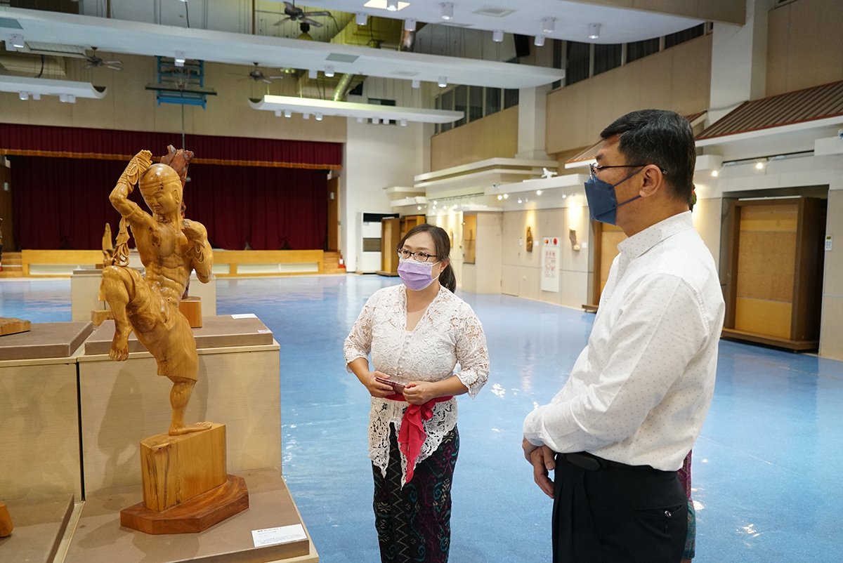 雕刻刀下的峇里島 馬爹木雕個展鹿港鎮圖書藝文中心展出 2 DSC01348
