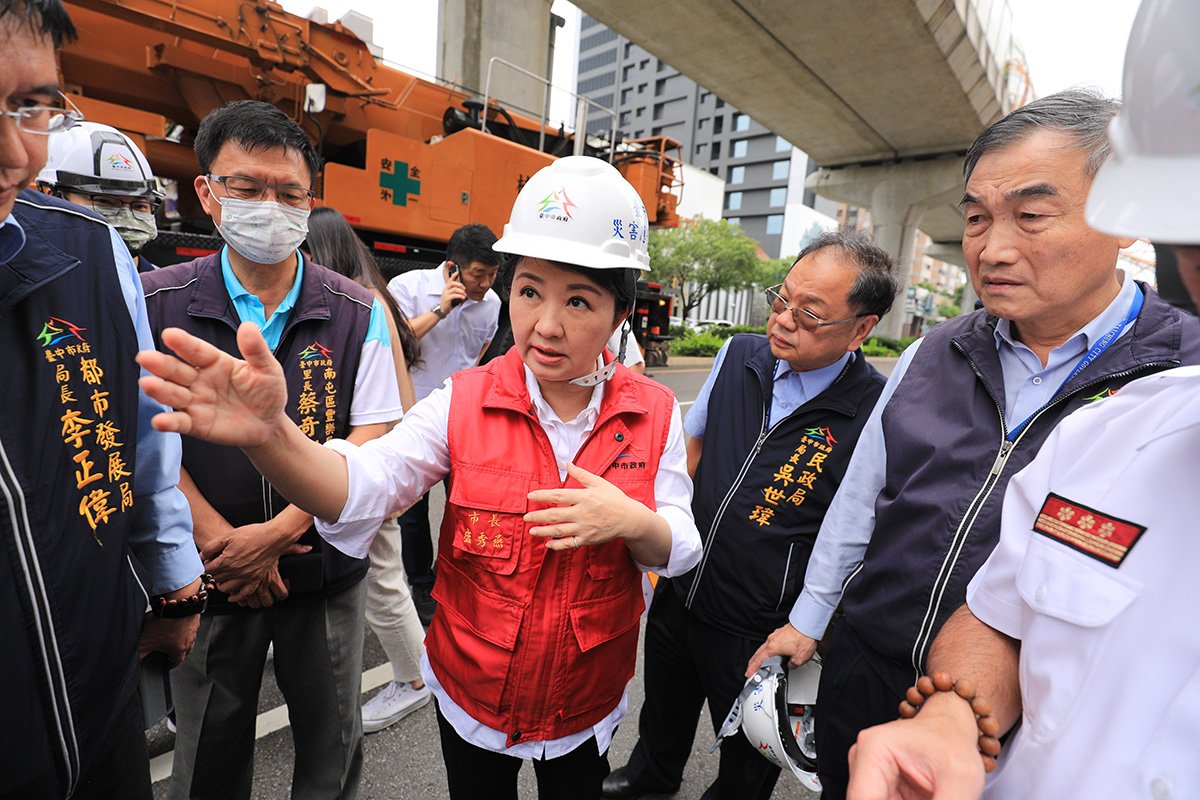 市長視察台中捷運受民間工程波及事故現場