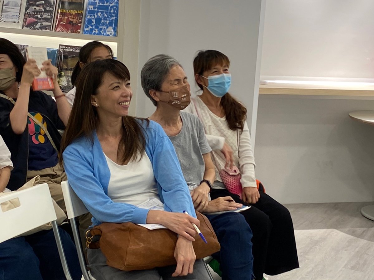 益品攜手雲門 為閱讀一起向前行 2 雲門教室執行長謝明霏(左一)期待與益品書屋一起推廣閱讀