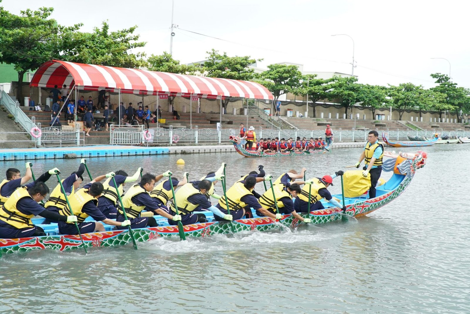 許志宏13日慰勞鹿港鎮公所龍舟隊選手 1 DSC03923 scaled