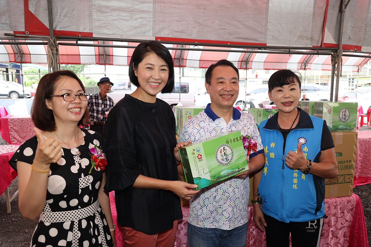 鹿谷農會、凍頂合作社112春茶賽展售會 許縣長先後親往頒獎 3 S 109879342
