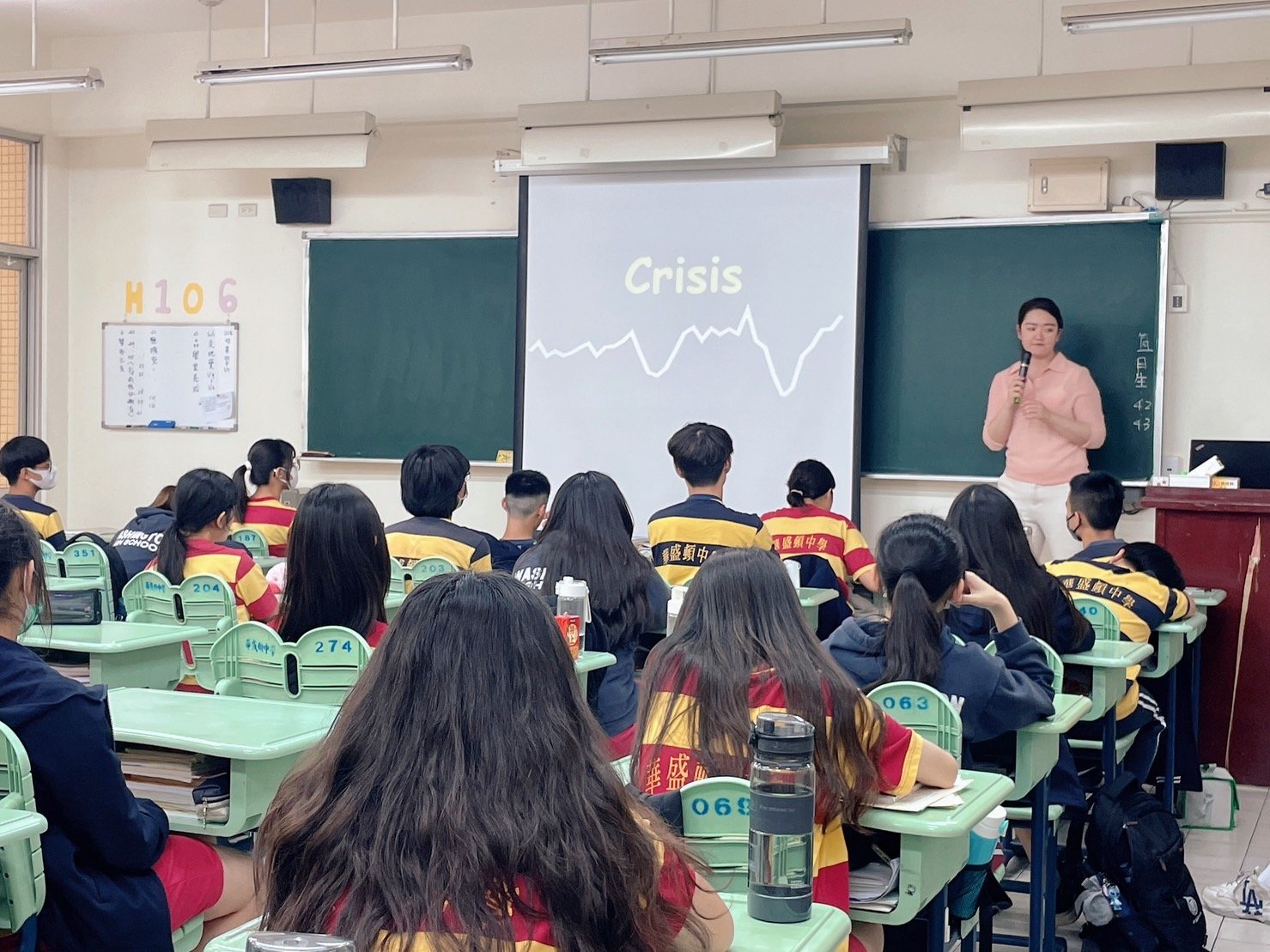 知名連鎖飯店講師到華中開講，分享疫後飯店觀光產業的復甦與人才規劃。