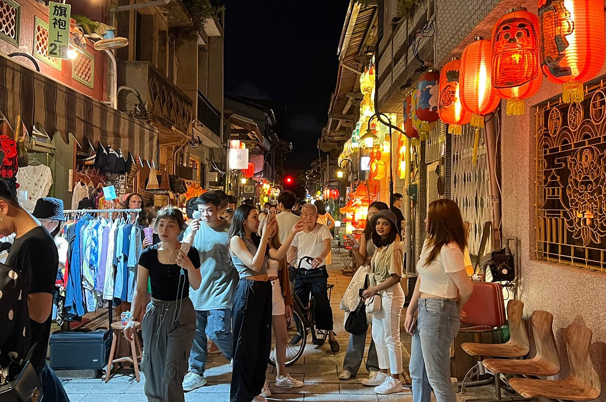 端午連假第3天，臺南天氣依舊晴朗無雲，非常適合全家戶外踏青去，維持前二日的旅遊熱潮