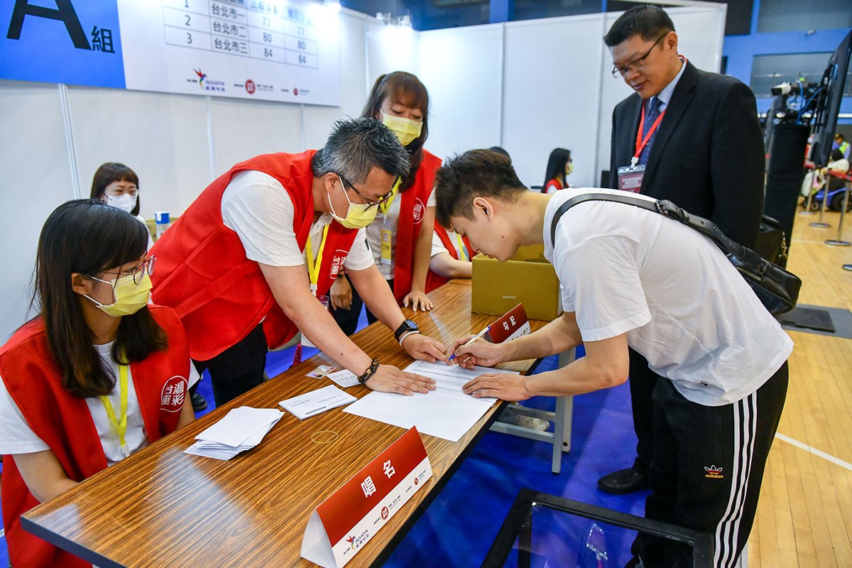第三屆運彩經銷商驗籤作業 7/3提供抽籤作業查詢 1 第三屆運彩經銷商驗籤作業_現場民眾參與驗籤