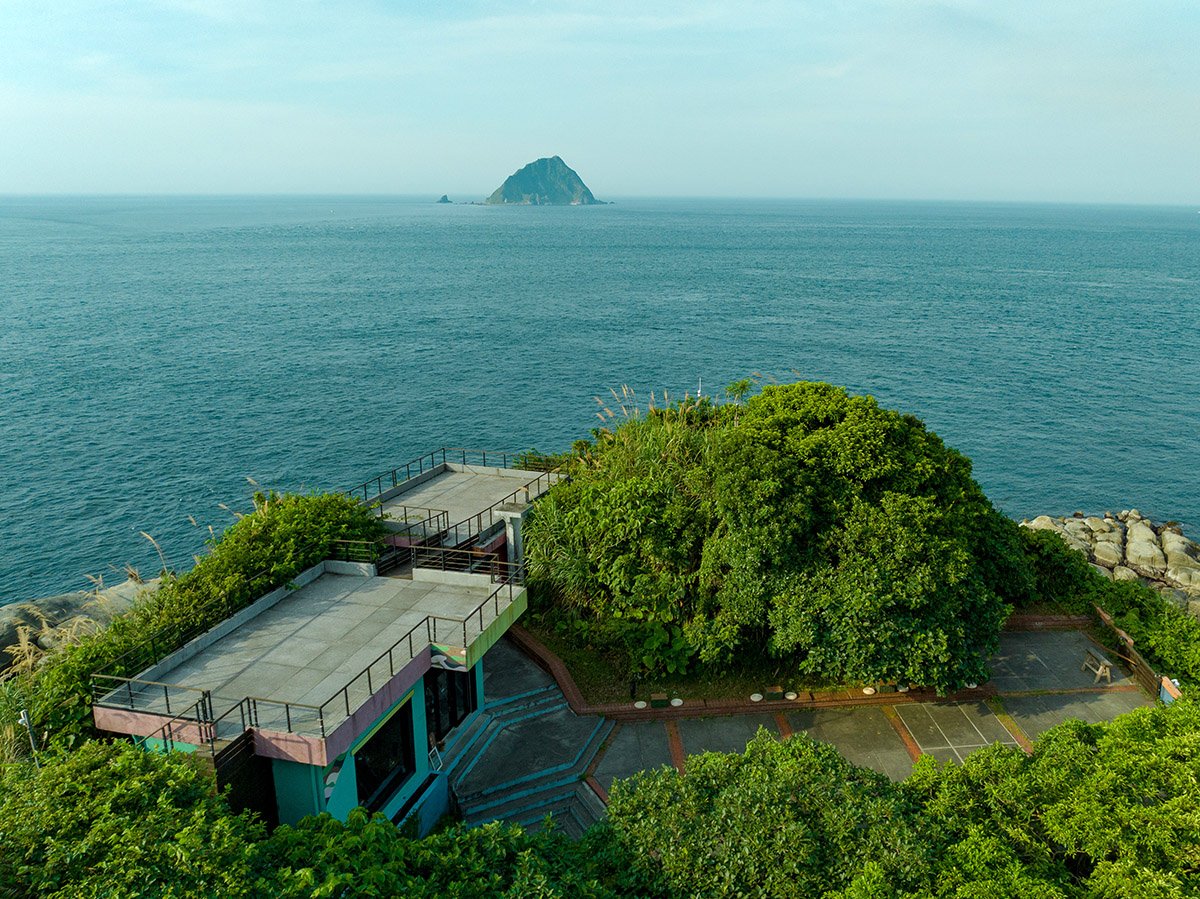 和平島地質公園為臺灣國寶級的自然寶地，以其壯麗的海蝕地質景觀和豐富的生態而聞名。