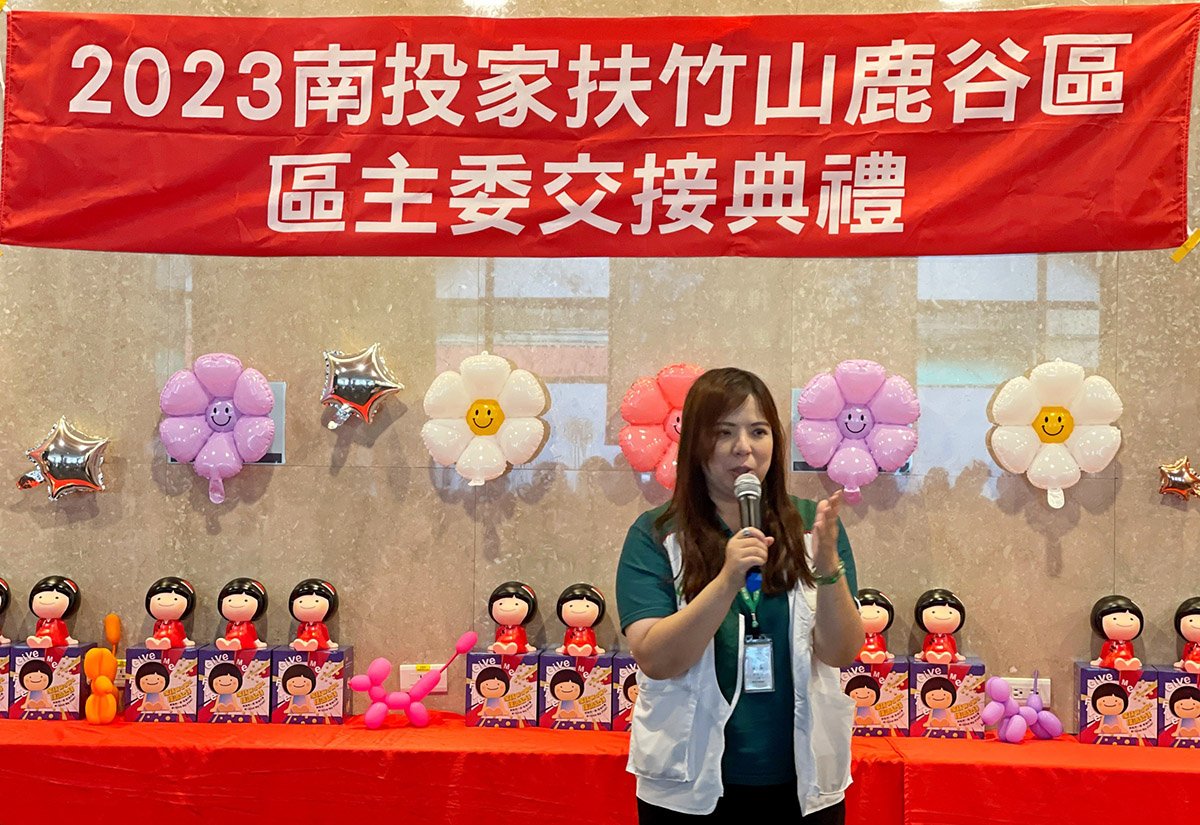 吳賜濱愛心接力源遠流長 「集集鐵道行旅」林怡鳳樂善公益攜手同行 3 S 111280208 0