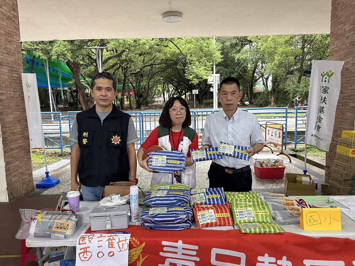 112年暑期青春專案埔里分局結合鎮公所等單位辦理「毒品熱區翻轉」反毒識詐宣導-籃球夏令營活動 2 S 31064395 0