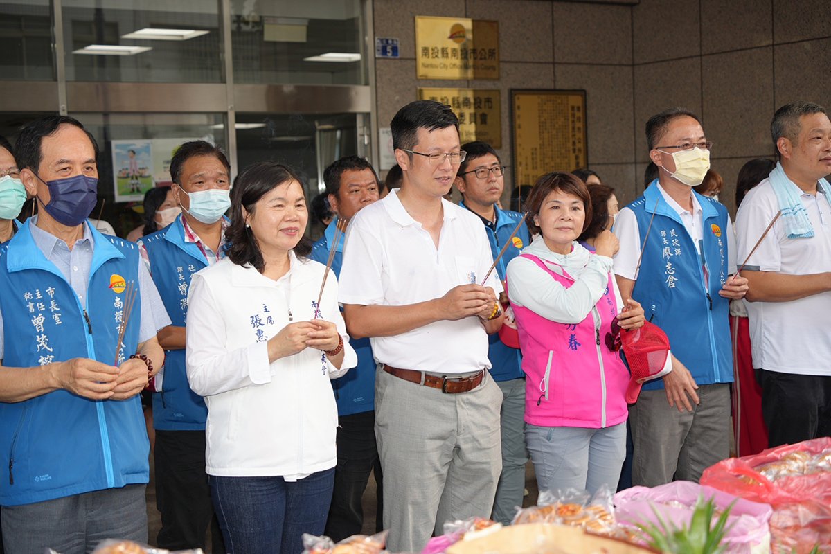 南投城隍遶境慶典環保志工立大功　即刻維護市容助遶境圓滿