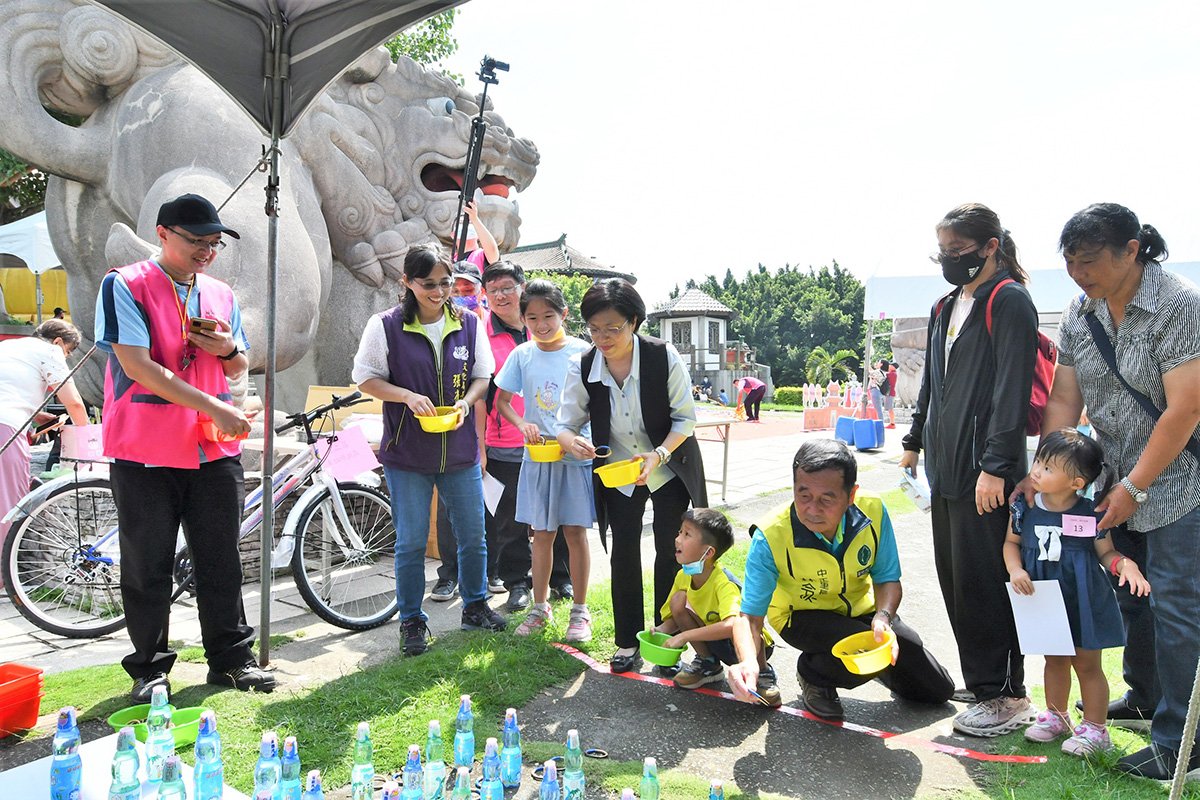 彰化古蹟日 相遇彰化300 在八卦山大佛前揭開序幕 3 07縣長與小朋友闖關