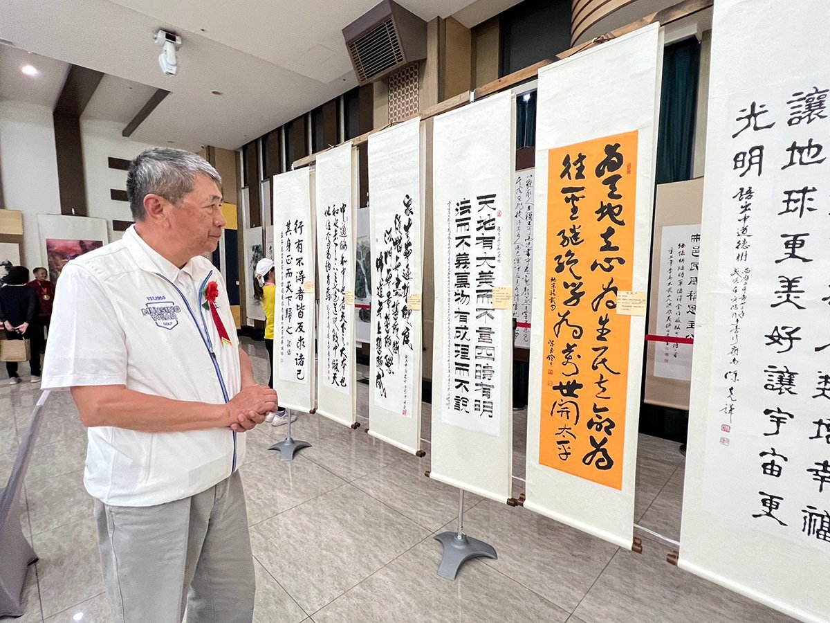 姚大光為埔里拚觀光 再創嘉績 南投日月潭「榮耀之光」兩岸藝術家聯展開幕 2 埔里承萬尊爵渡假酒店董事長姚大光