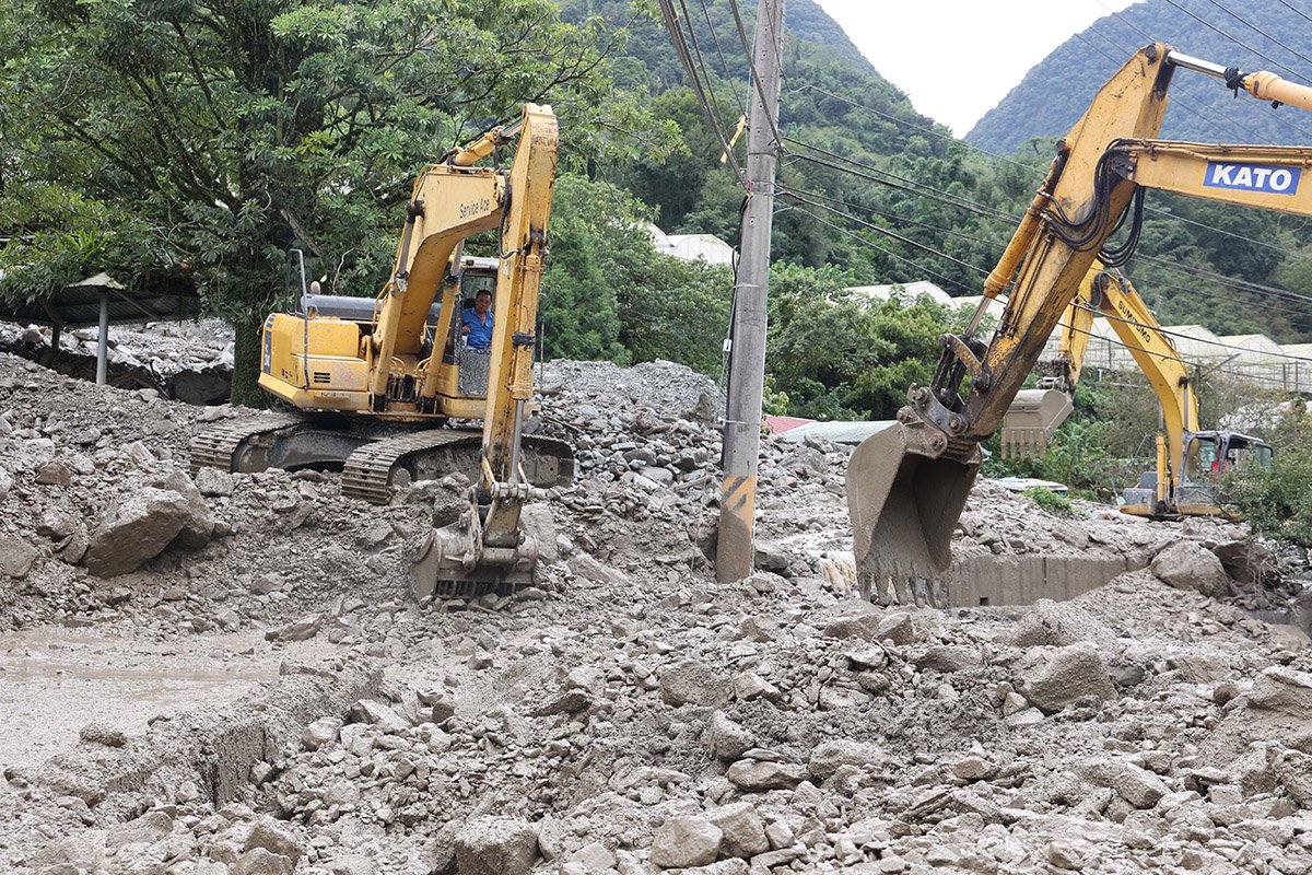 海葵停班日 許淑華主持應變中心會議後直奔東埔勘查土石流災害 1 messageImage 1693811627652 0