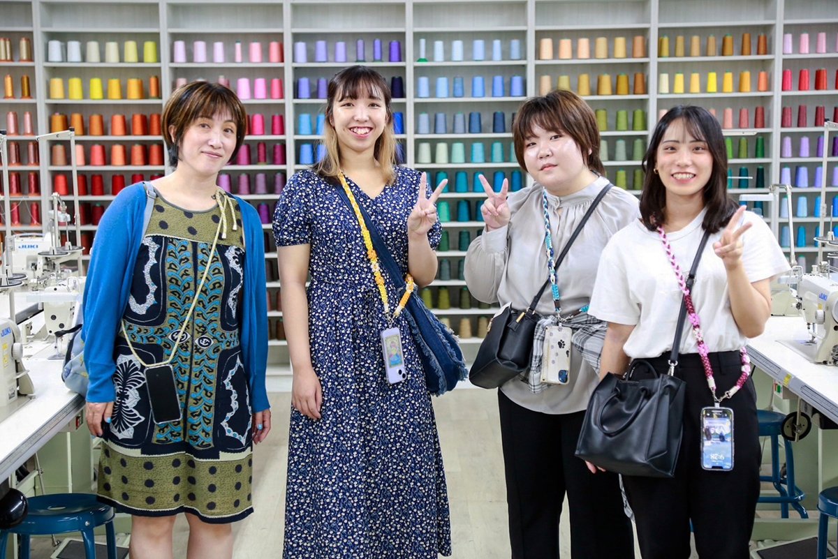 嶺東科大與北海道札幌國際大學攜手共推國際師生共學計畫 3 參觀服飾系服裝造型多功能專業教室
