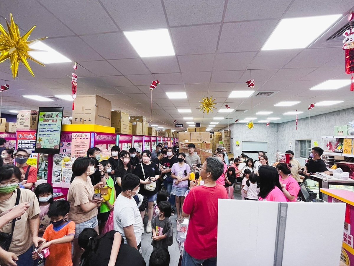 台中飯店也跟上熱潮 首次與零食場娃娃機合作 入住即贈夾物金