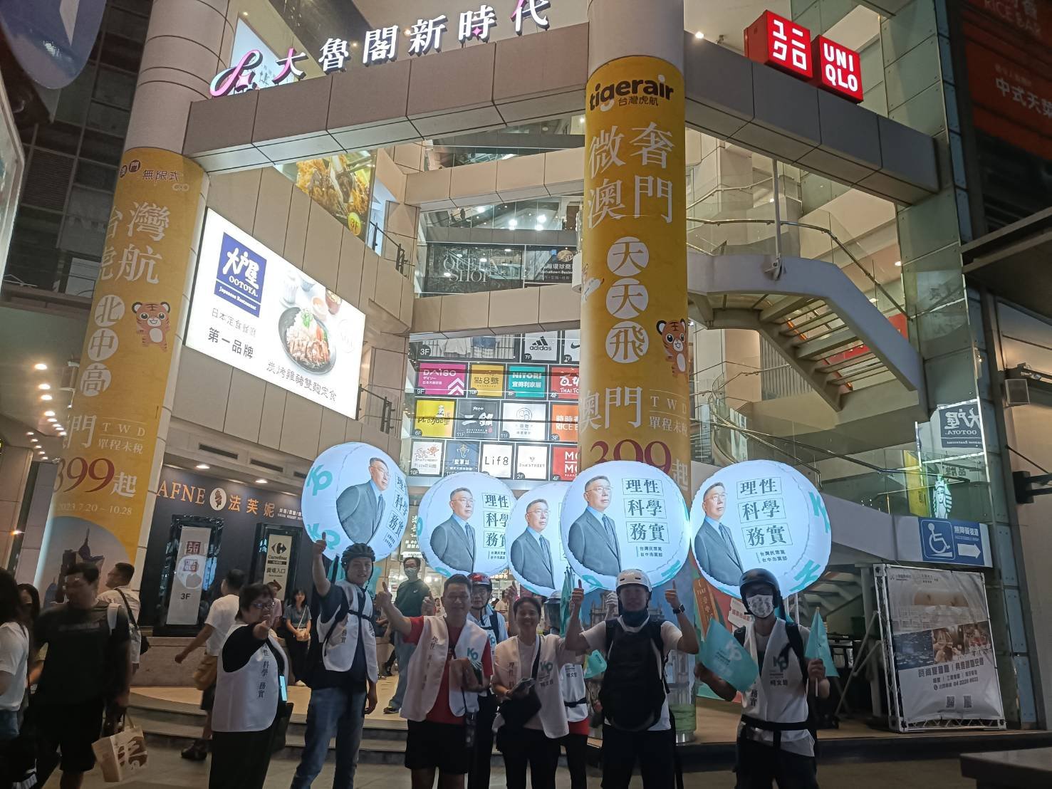柯文哲支持者自發性舉辦夜騎造勢活動 沿路加油聲不斷掀熱潮 3 172521