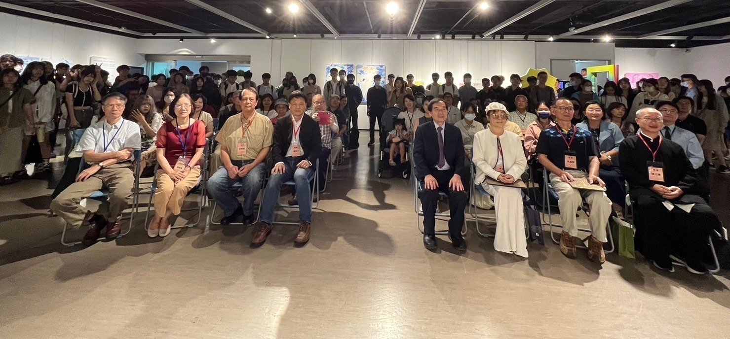 藝術家許璧翎、吳盈著、陳正隆《幻化藝境》三人展 勤益科大盛大揭幕 1 藝術家許璧翎、吳盈著、陳正隆《幻化藝境》三人展開幕盛況。
