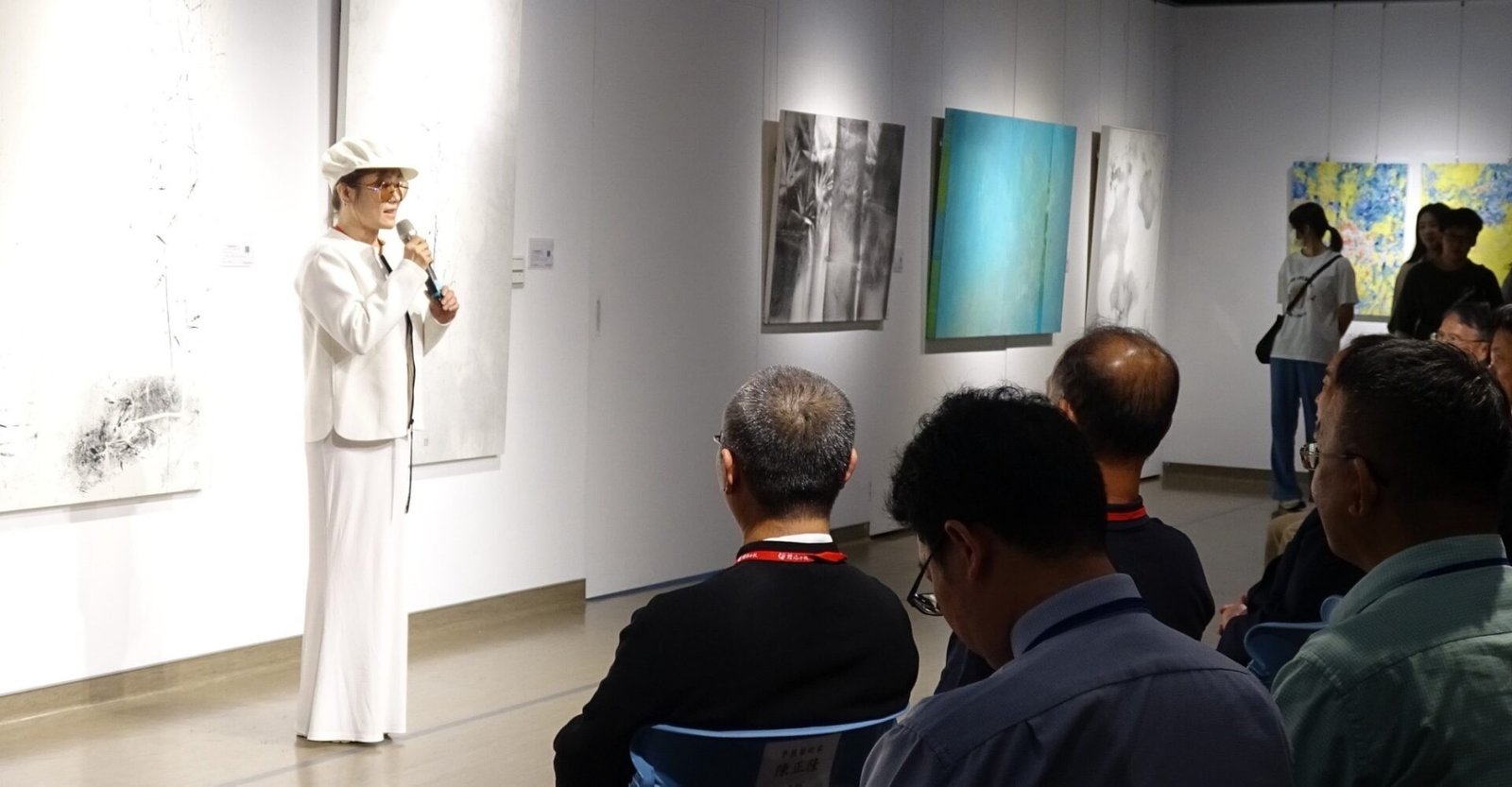 藝術家許璧翎、吳盈著、陳正隆《幻化藝境》三人展 勤益科大盛大揭幕 4 藝術家許璧翎在開幕式致詞。