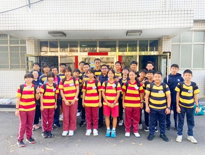 華中學生張爰爰 勇奪2025亞洲盃少年馬術賽季軍 3 華盛頓中學在2023自由飛行滑翔機競賽中,表現超級亮眼。