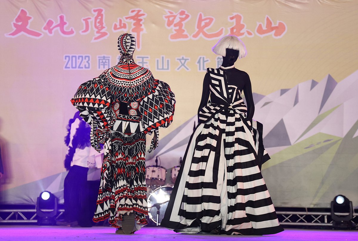 2023南投玉山文化節開幕劇場走秀繽紛熱鬧 3 0Q2A8561a 0