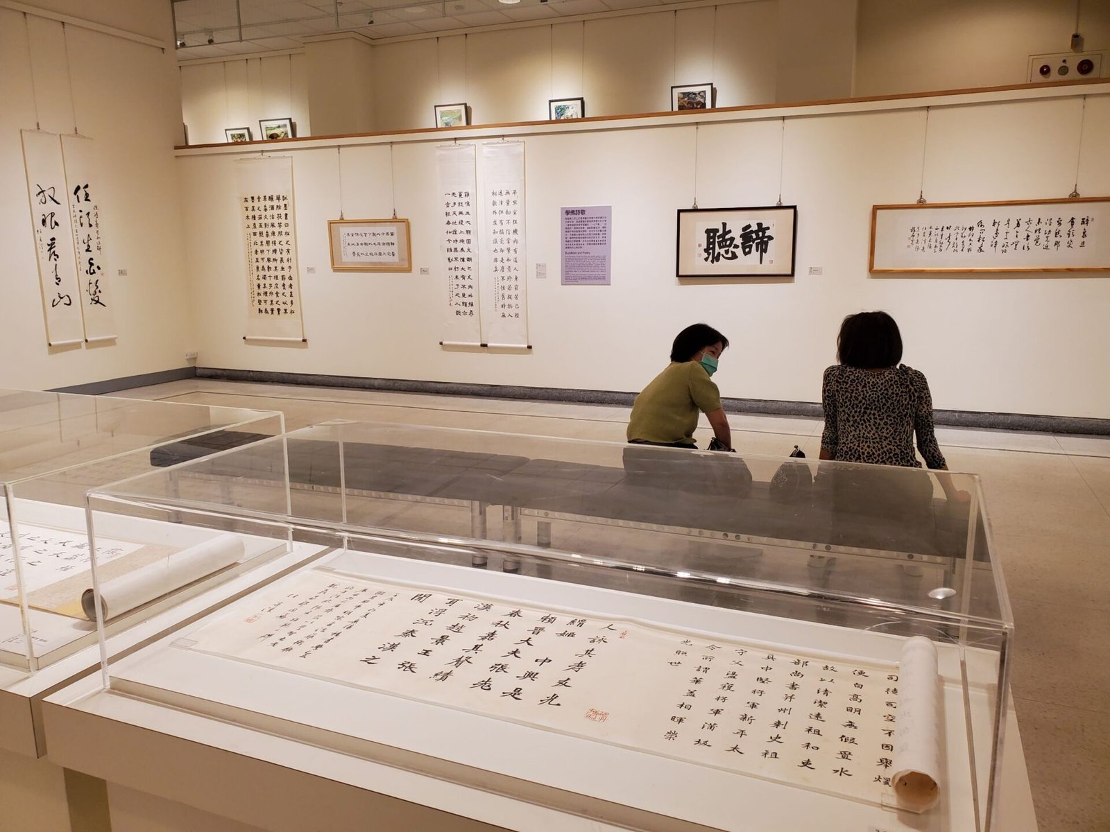 任容清《不累.不飾》七十書法紀念展 展出篆隸草行楷各種書體代表作 2 任容清七十紀念展今起於大墩文化中心盛大開幕。