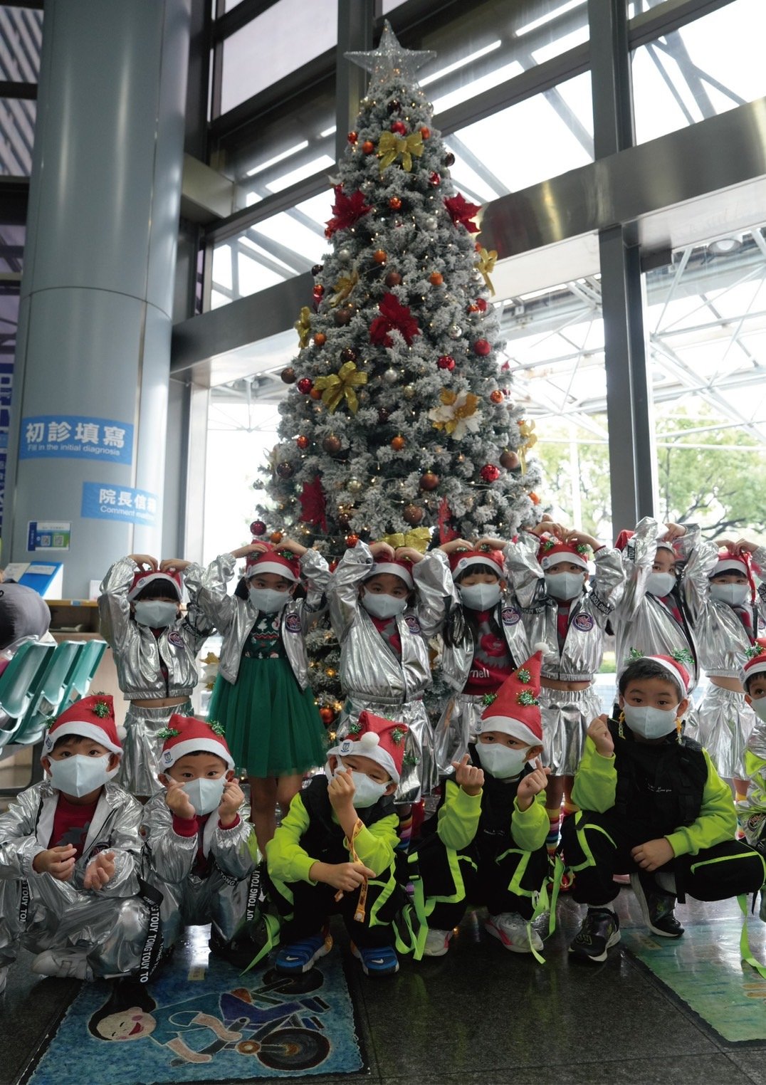 麗喆國際幼兒園寒冬送暖，歌聲祝福澄清醫院的病友們健康平安。