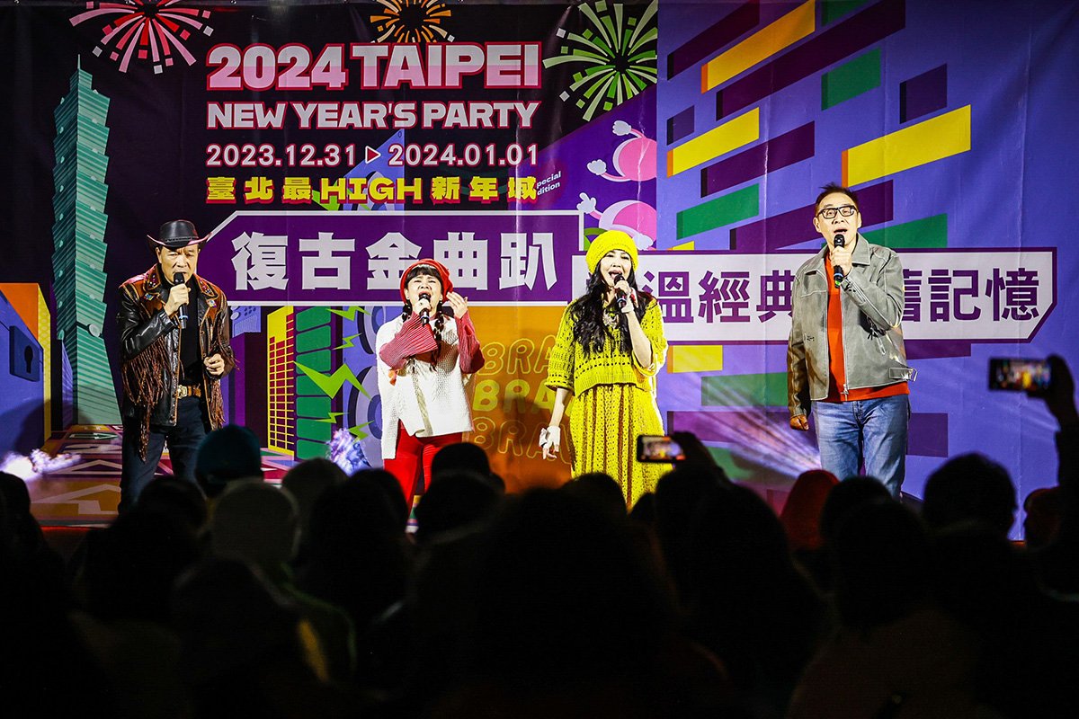 多元舞台「復古金曲趴」上演民歌大合唱。