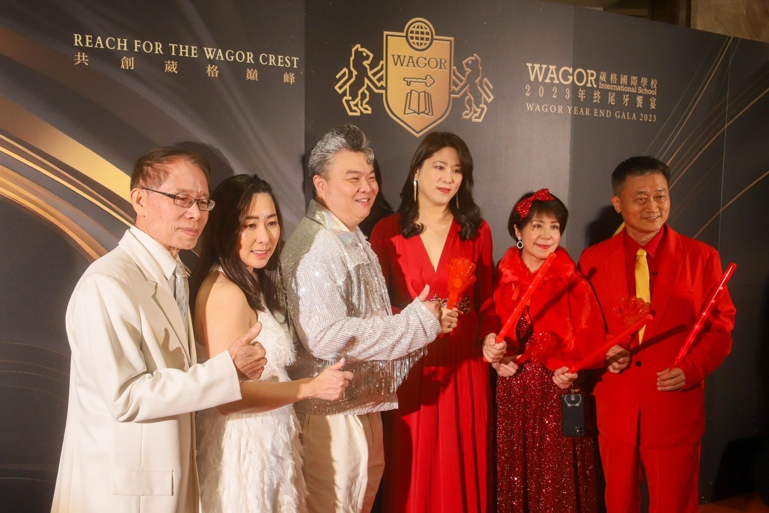 葳格國際學校大手筆千人尾牙宴席開百桌 祭出500萬獎金犒賞員工創新紀錄 7 紅白大隊長與各校區校長。