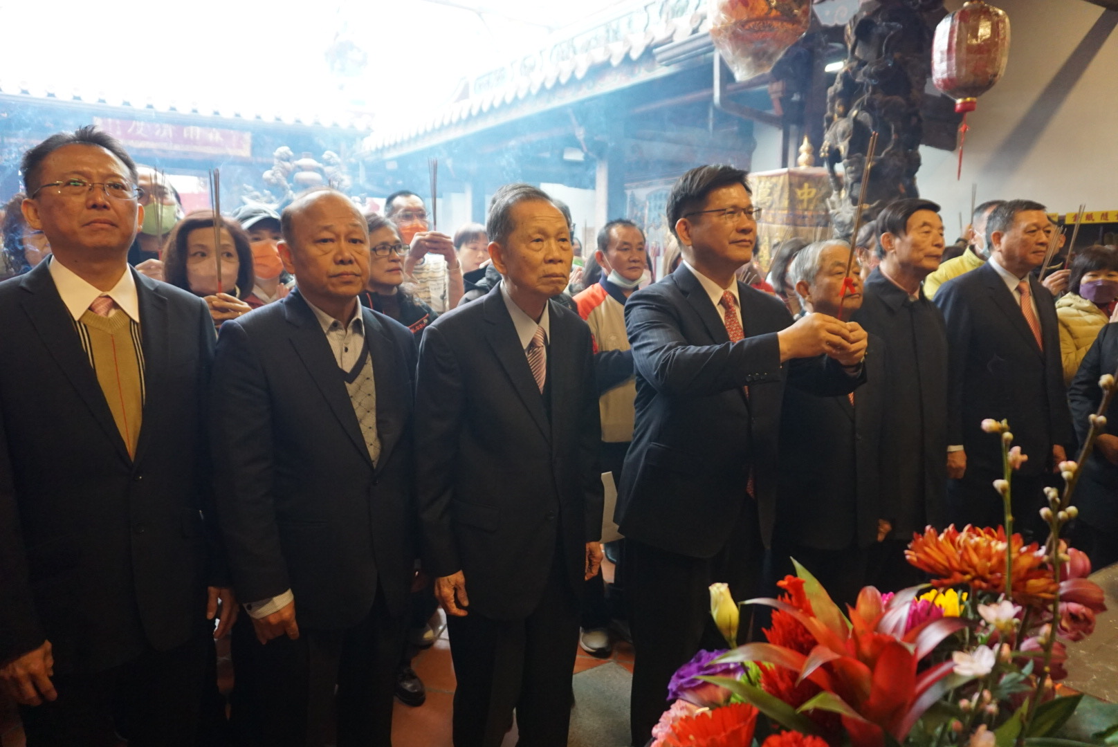 總統府秘書長林佳龍到萬和宮參拜賀年。