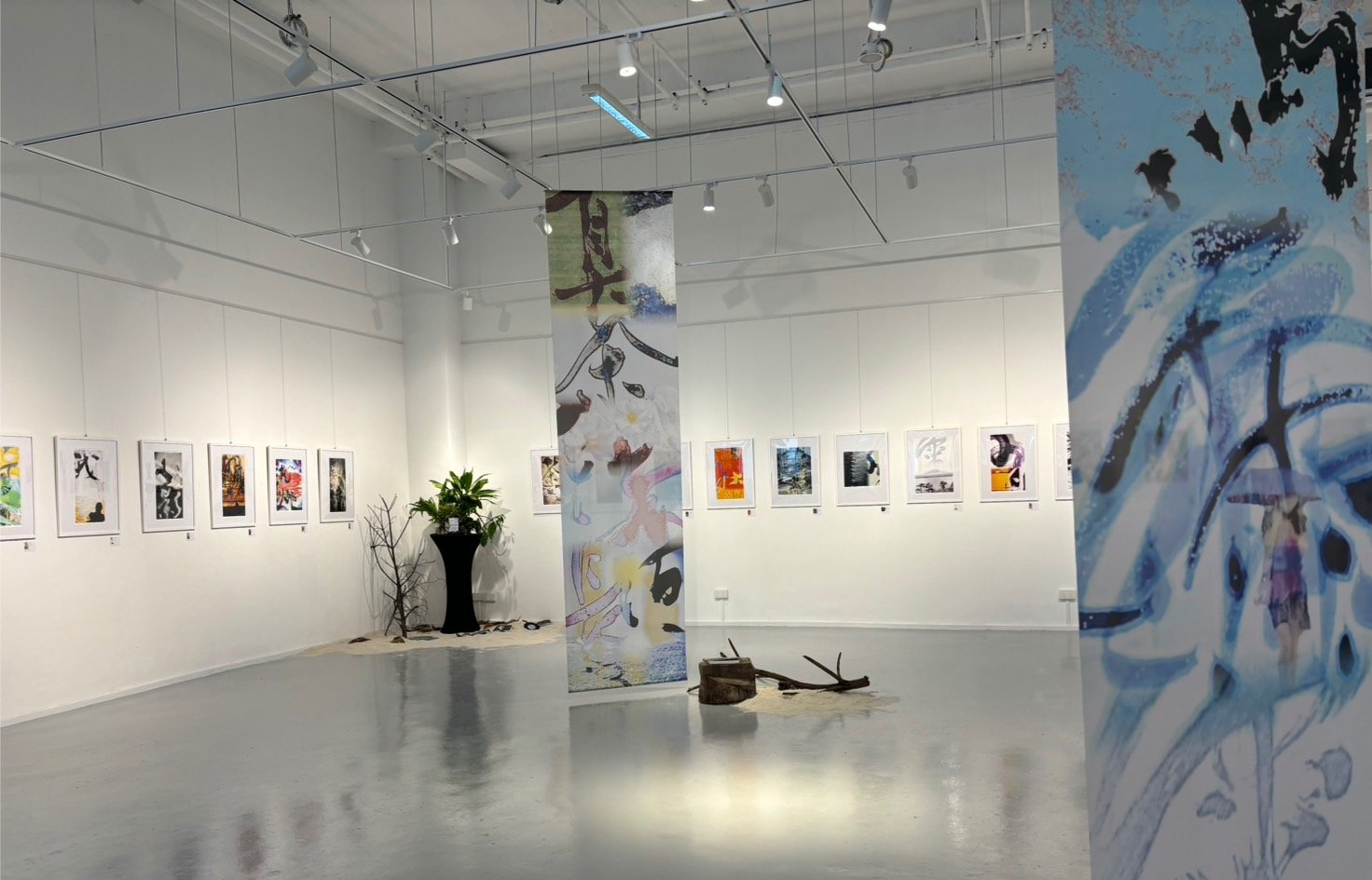 《不一樣的煙火》黃意會手機創意影像展 新加坡揭幕備受讚譽 3 《不一樣的煙火》黃意會手機創意影像展會場。