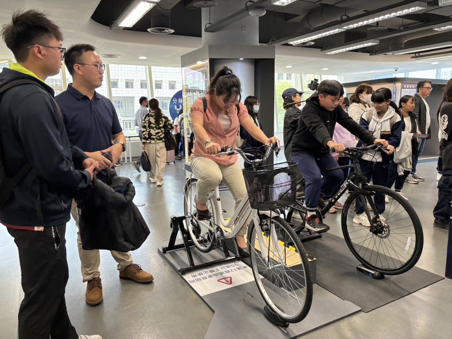 國資圖與虎科大合辦前瞻機械主題展  腳踏車騎乘最大亮點 