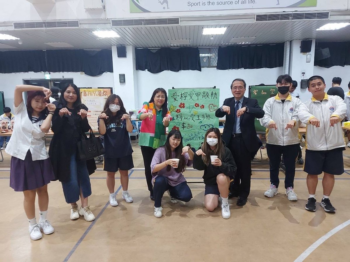 臺中家商辦理新農業行銷展 展現學生的創意與實力創造多元商機 2 本活動是由教授「行銷實務」課程的老師指導學生參加,藉由實際探訪農戶,了解有機農作及栽種模式