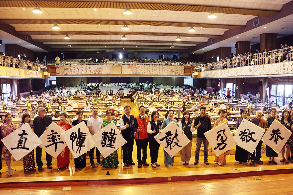 這次活動在台新民高中舉行，不僅為學生提供了一個展現書法才能的平台，也讓社會各界人士有機會一展身手。