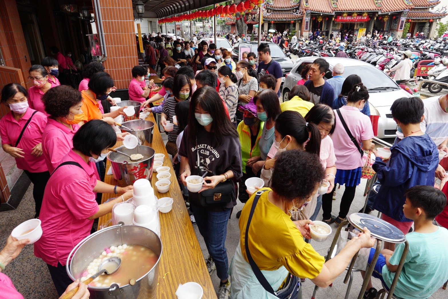 萬和宮煮的八寶粥及湯圓，很受喜歡。