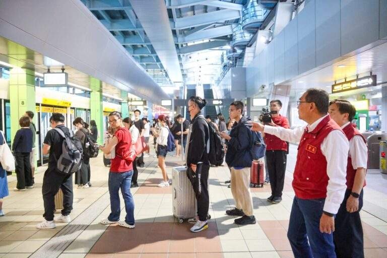 捷運環狀線中和─板橋站尚未恢復行駛 加開區間免費接駁公車疏運 7 2U1A7989 2