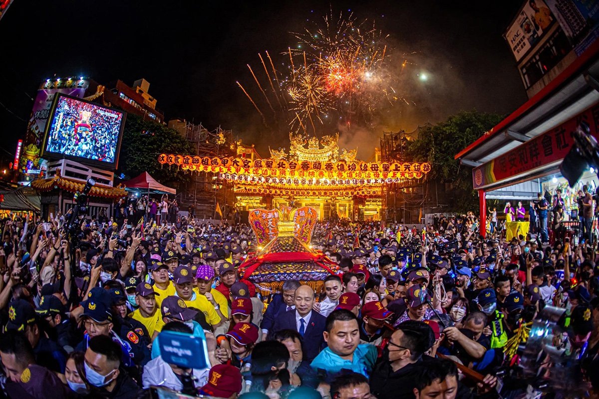 大甲鎮瀾宮媽祖9天8夜遶境正式起駕 韓國瑜扶轎