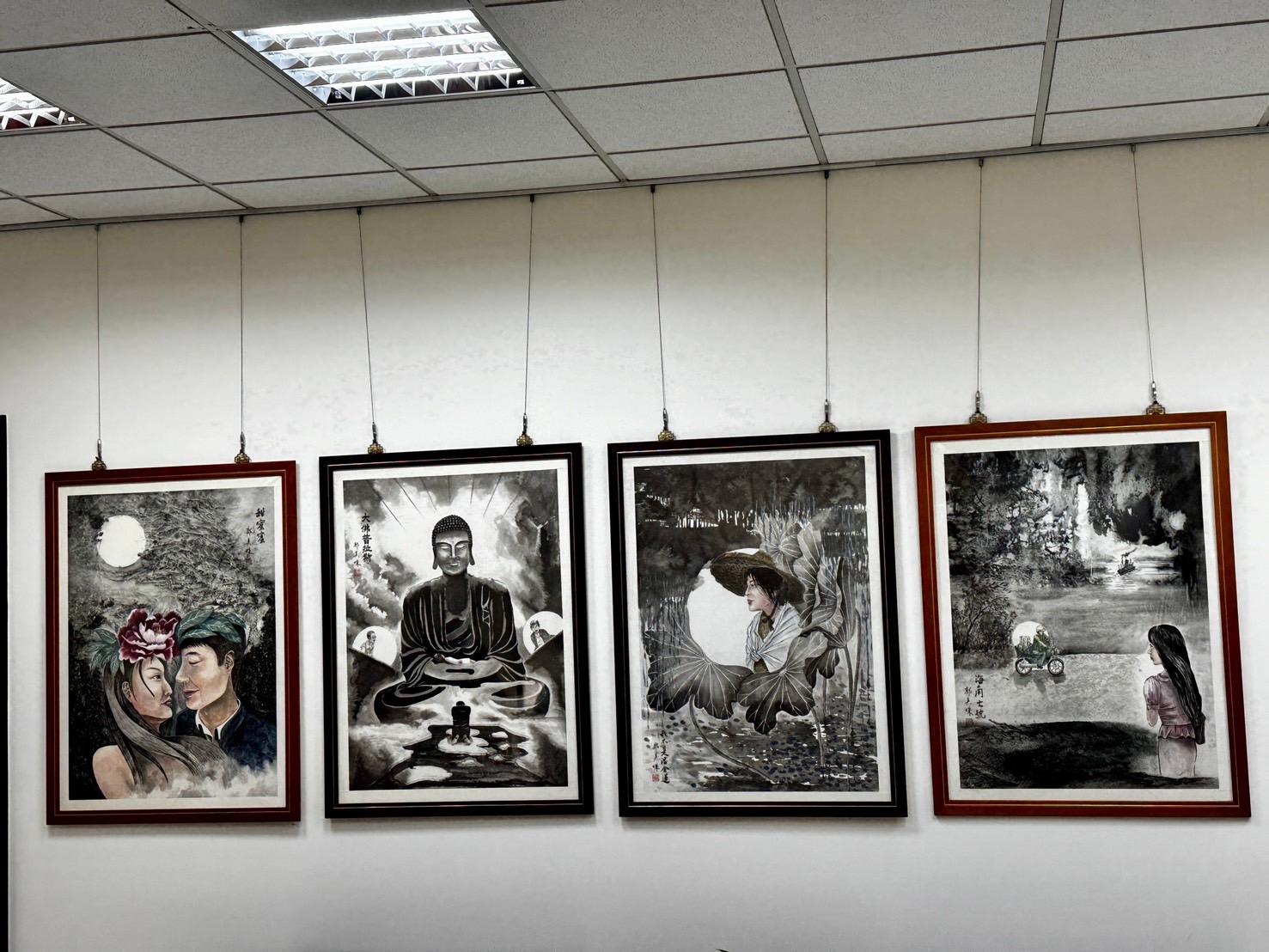 藝術家郭美珠展出的電影水墨畫作。（葉志雲攝）