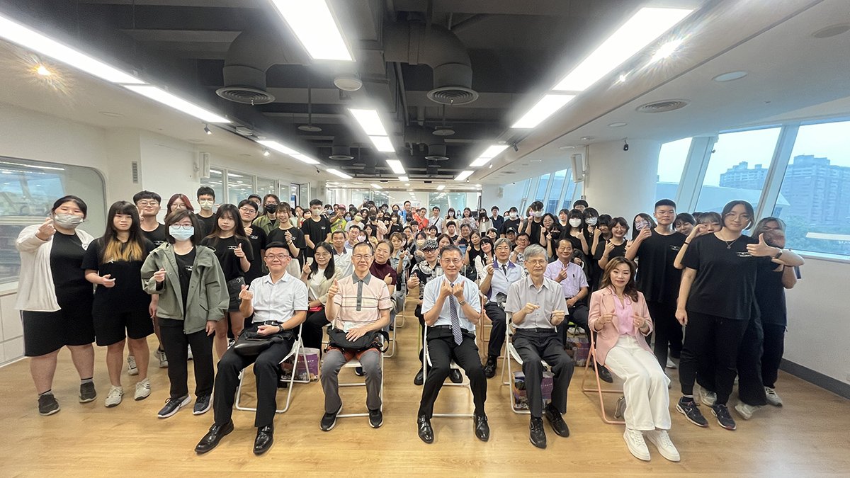 國立竹山高中美術班第29屆畢業畫展 台中國資圖開展 1 48449822a2634c5d87d933f68ec88314
