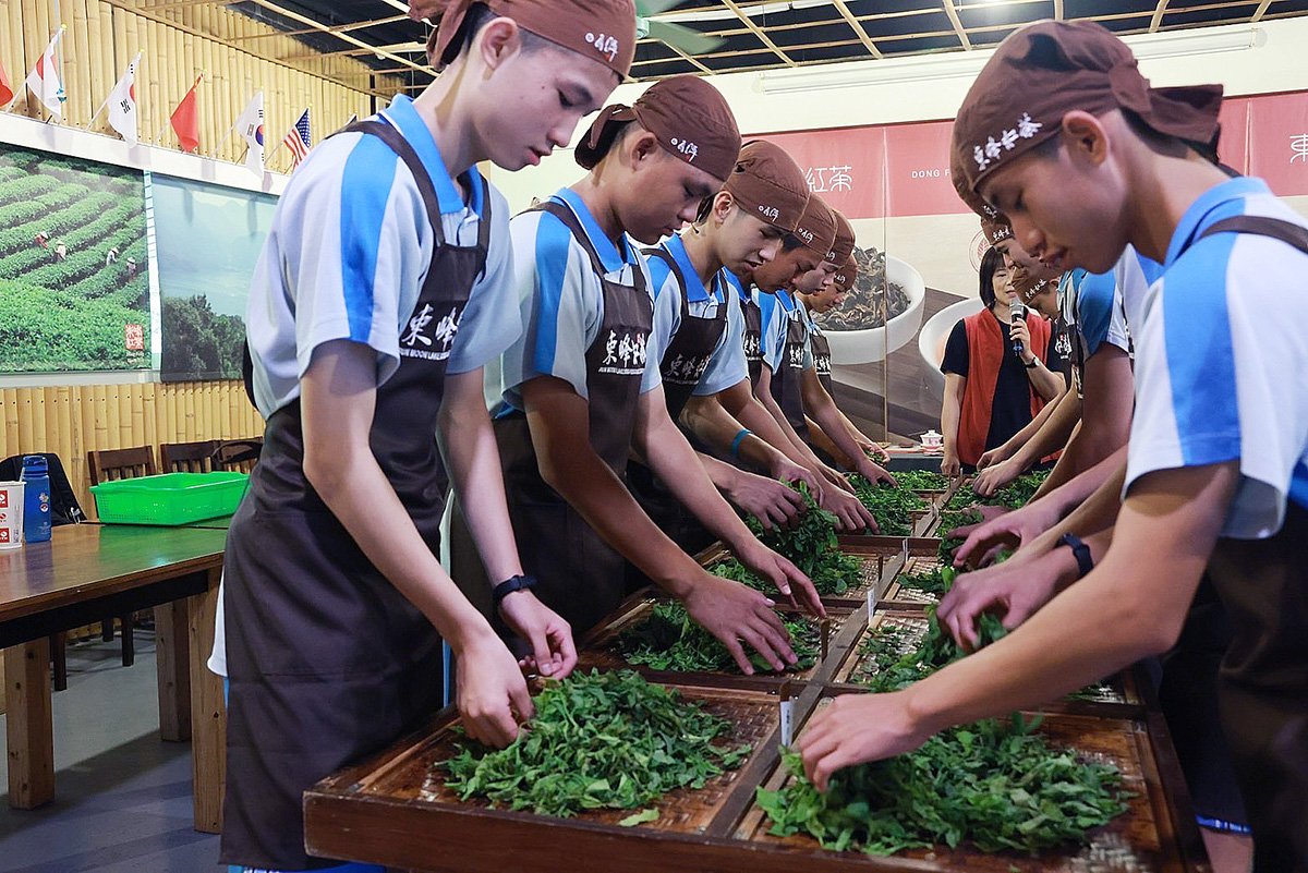 由李素芬組長帶領的台中市向上國中體育班一行19人，5月23日前往日月潭進行了一次別開生面的食農教育體驗活動。