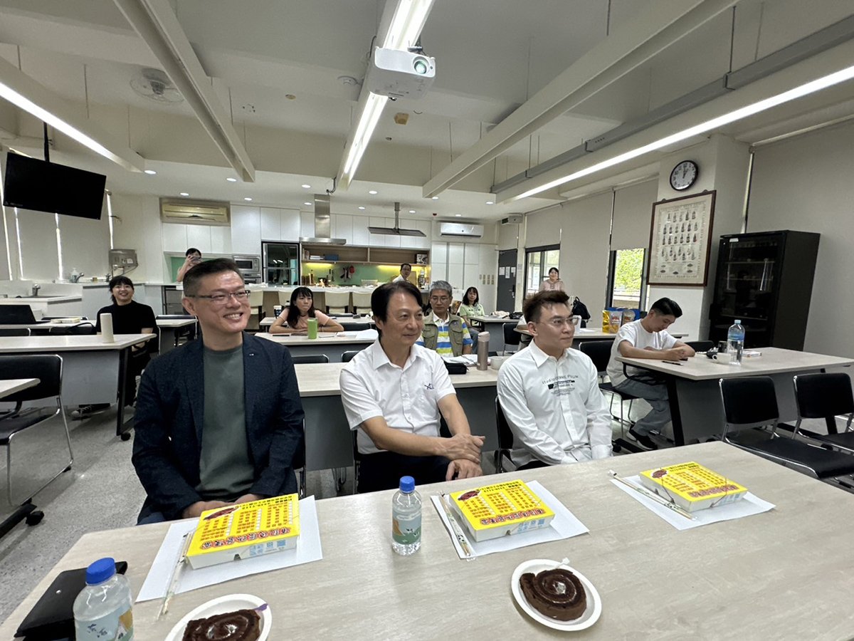 身為企業家的辛宗穎希望在學習期間能為餐旅系貢獻一己之力，幫助同學改善教學空間，他亦希望透過他的拋磚引玉讓更多校友發起捐贈，共同打造最好的餐飲系。