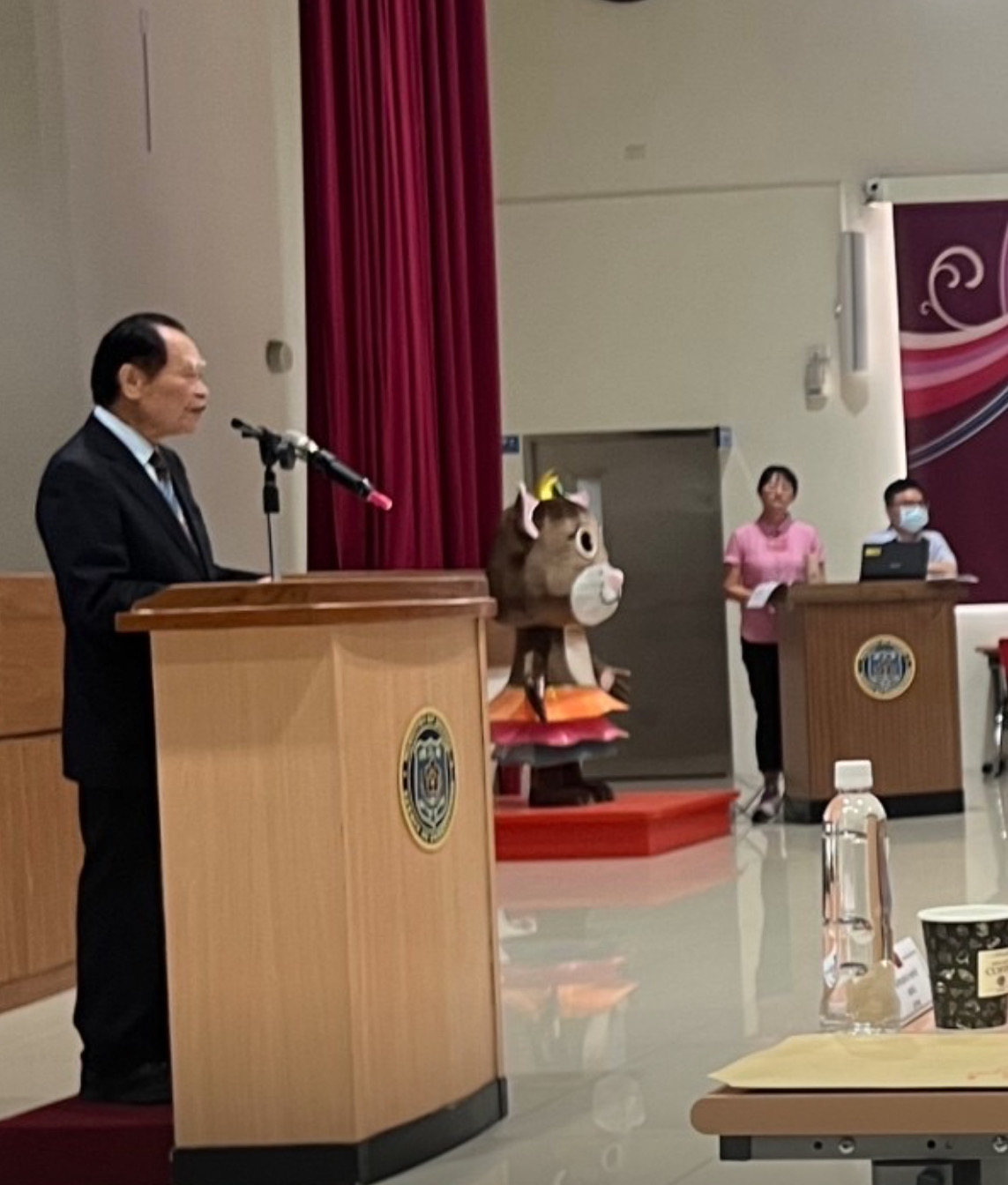 前法務部長曾勇夫、現任台灣法學領航協會理事長在開幕式致詞。