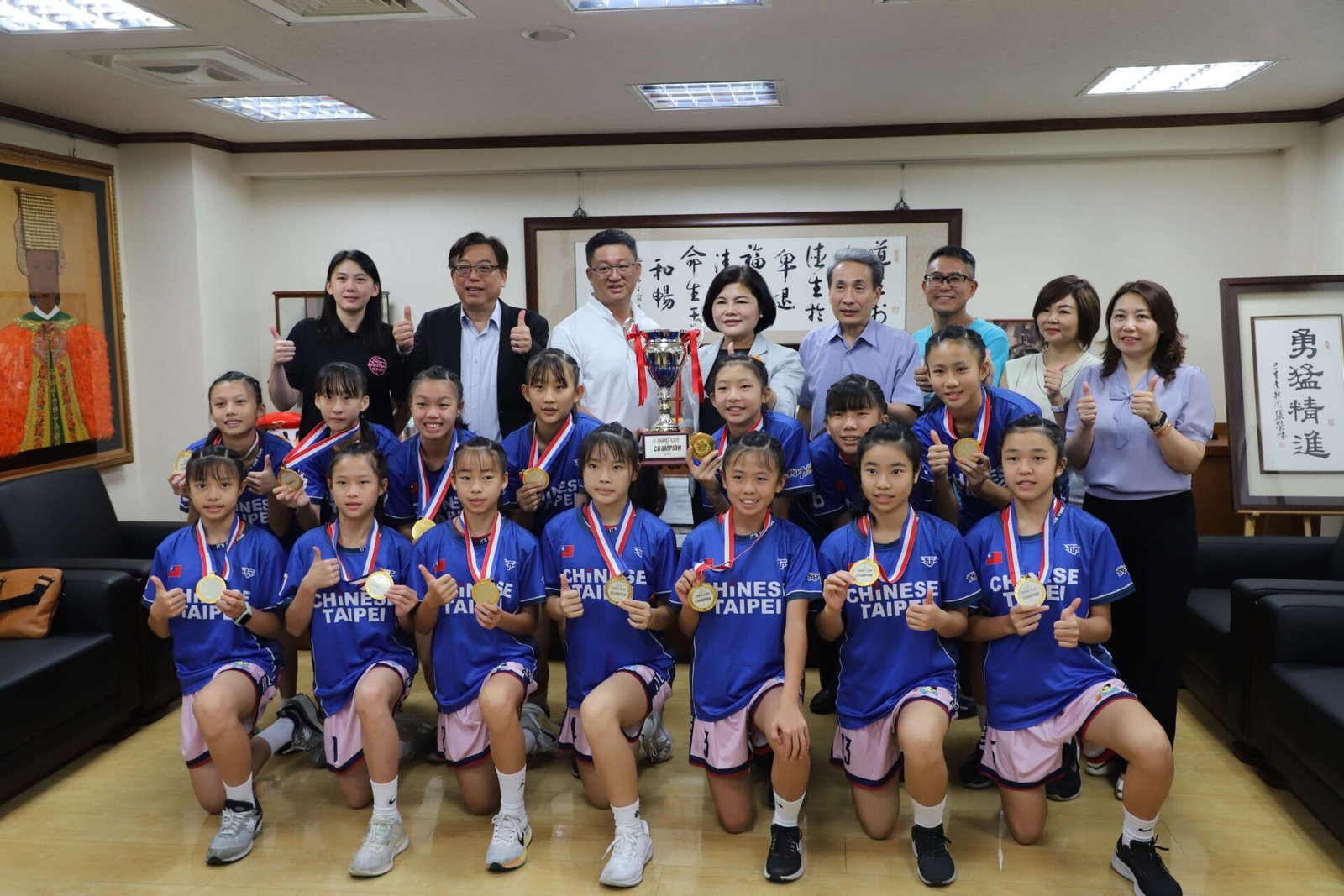鎮南國小女籃隊出征日本 張麗善期許以球會友為雲林爭光 2 06189